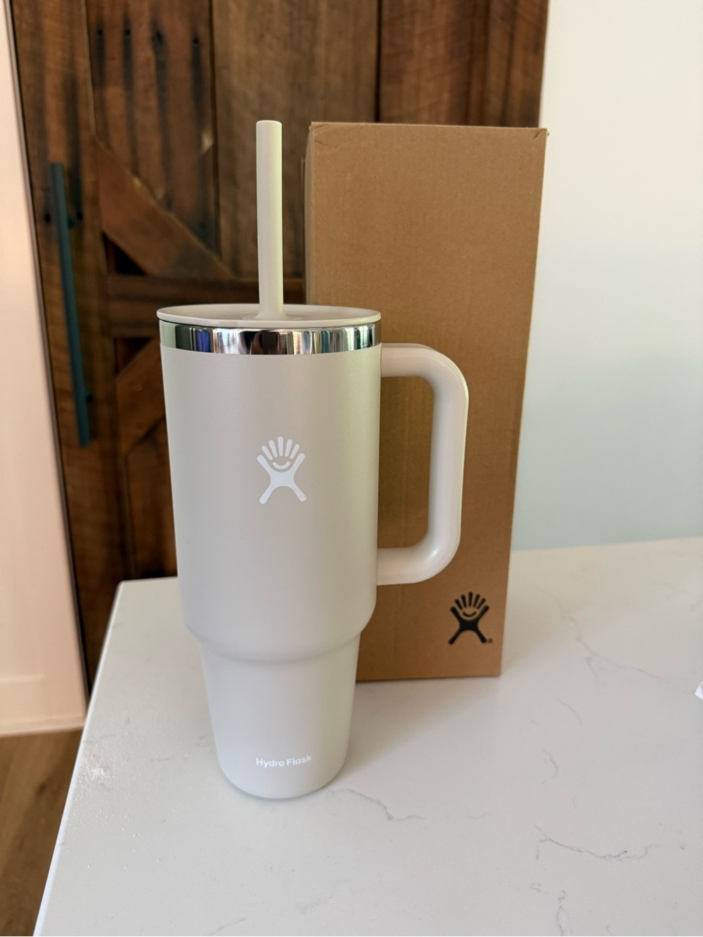 Hydro Flask oat tan Travel Tumbler with Handle and Straw 42oz